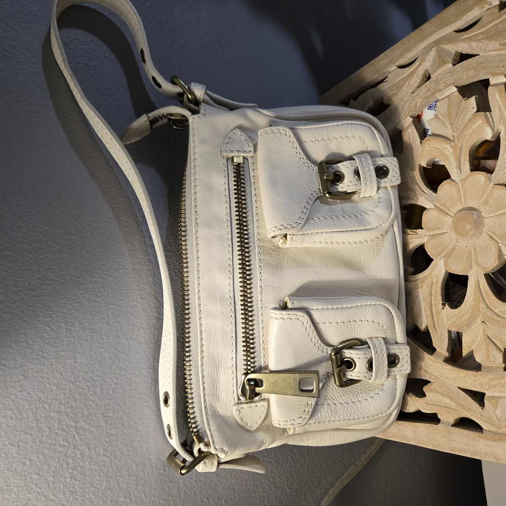Elegant Cream Leather Shoulder Bag